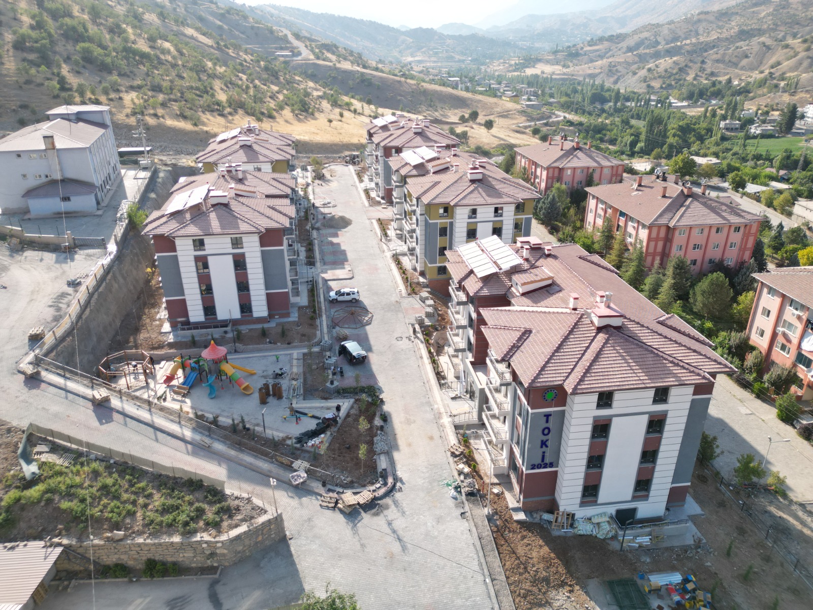 Şırnak İli Uludere İlçesi İnceler Mahallesi 83 Adet Konut İnşaatı ile Altyapı ve Çevre Düzenlemesi İşi