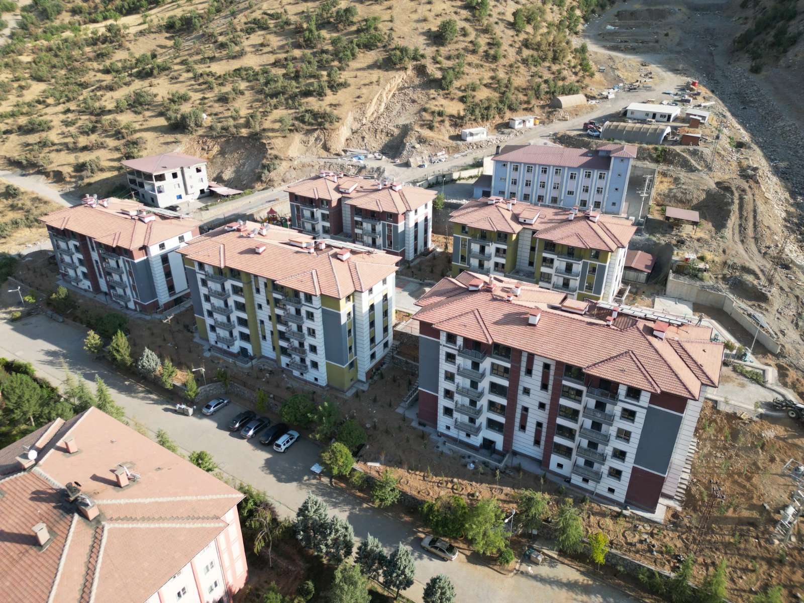 Şırnak İli Uludere İlçesi İnceler Mahallesi 83 Adet Konut İnşaatı ile Altyapı ve Çevre Düzenlemesi İşi