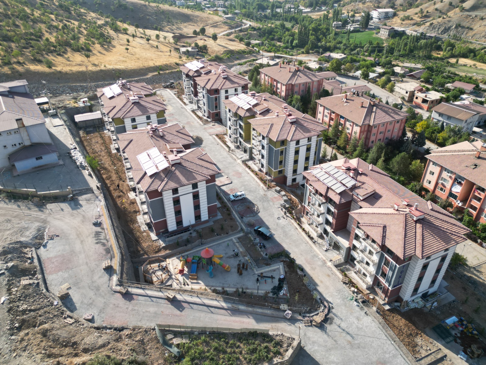 Şırnak İli Uludere İlçesi İnceler Mahallesi 83 Adet Konut İnşaatı ile Altyapı ve Çevre Düzenlemesi İşi