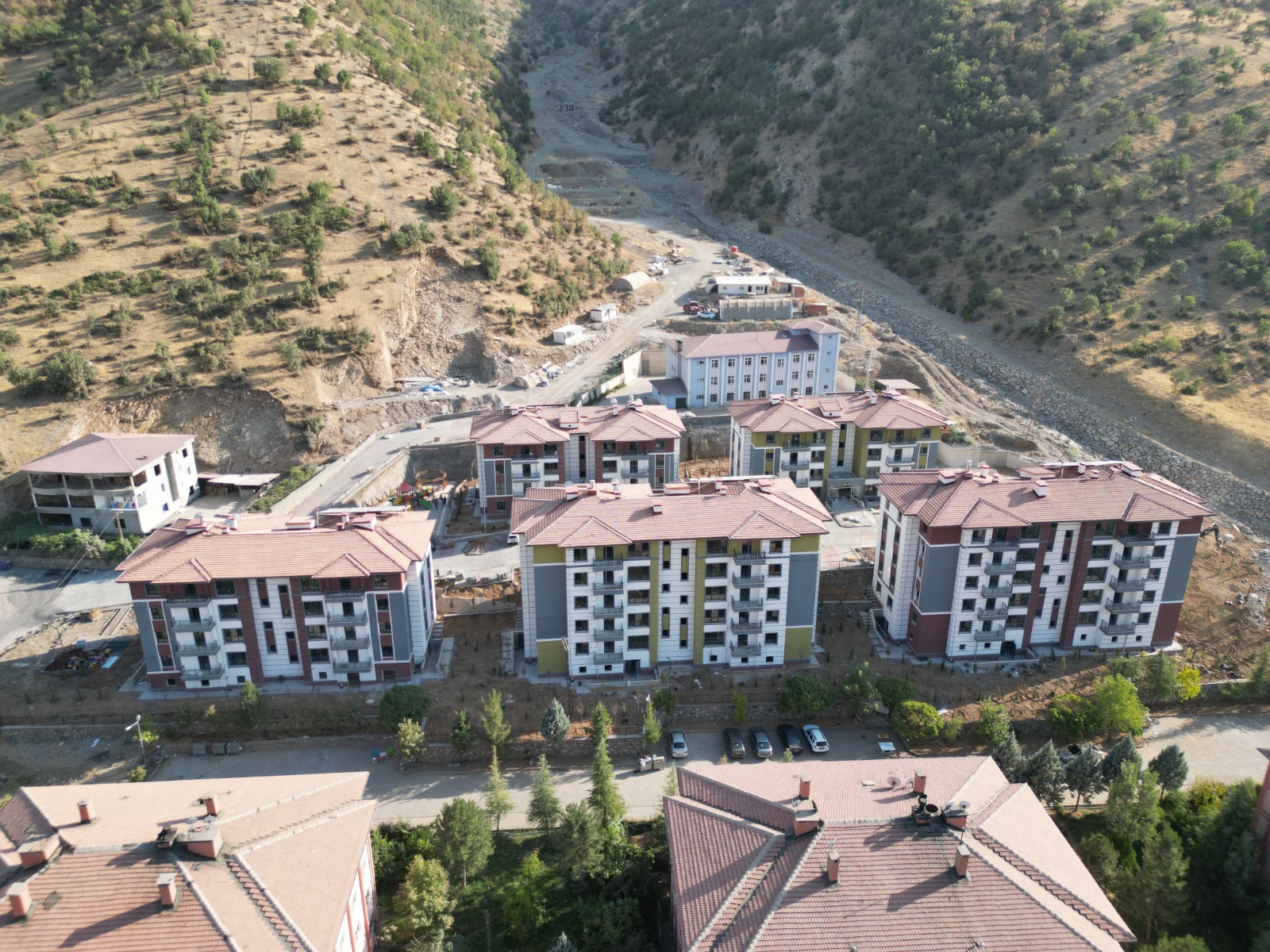 Şırnak İli Uludere İlçesi İnceler Mahallesi 83 Adet Konut İnşaatı ile Altyapı ve Çevre Düzenlemesi İşi